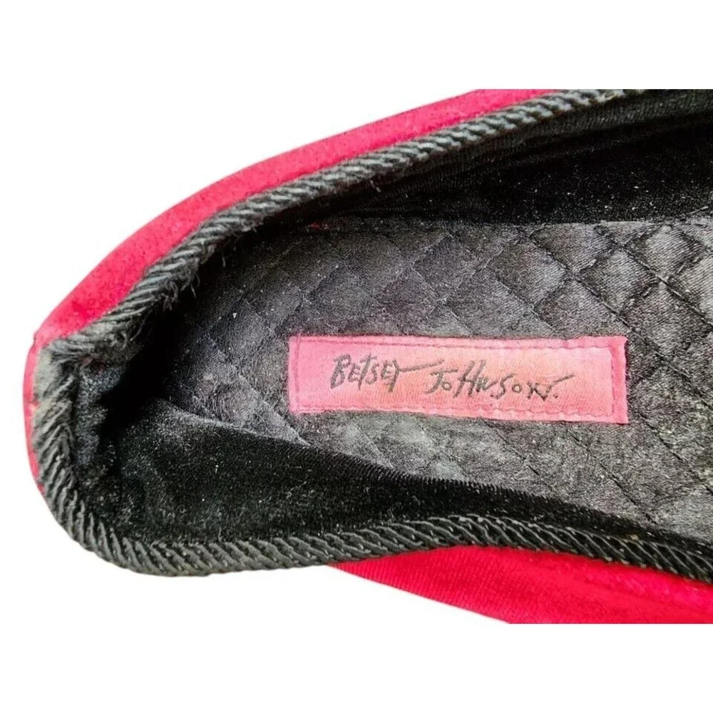 Betsey Johnson LIPPSSS Velvet Slip Ons Size S (5-6)